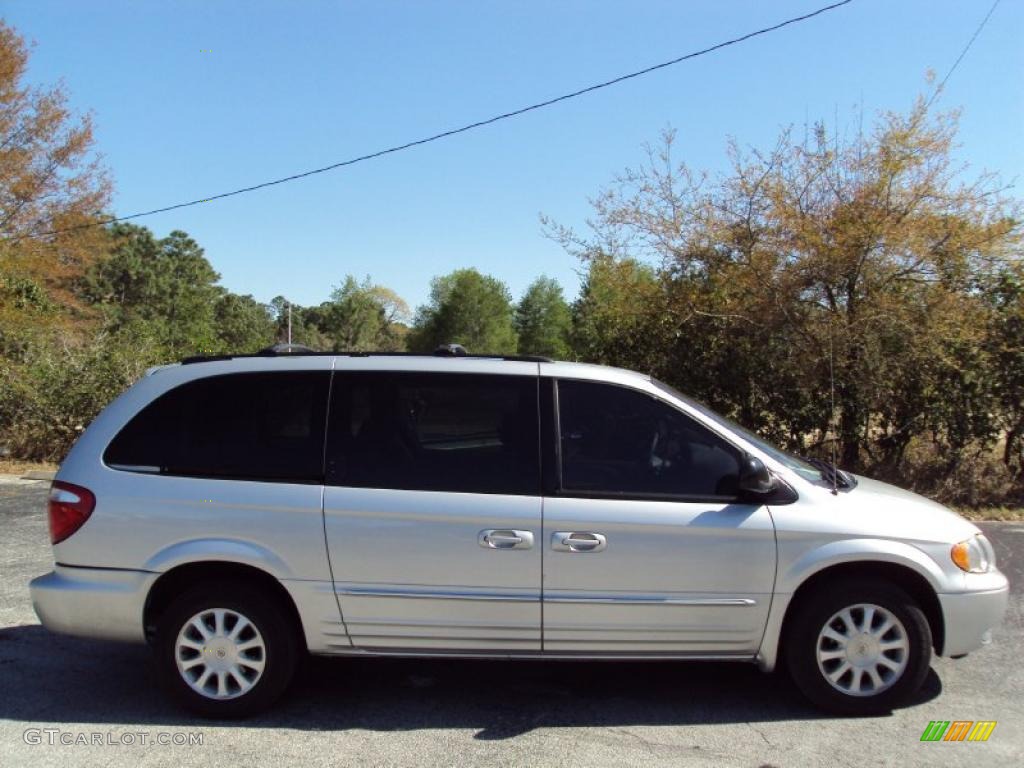 2003 Town & Country LXi - Bright Silver Metallic / Gray photo #10