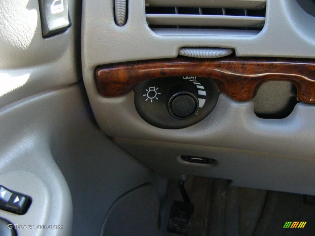 2004 Impala  - White / Medium Gray photo #17