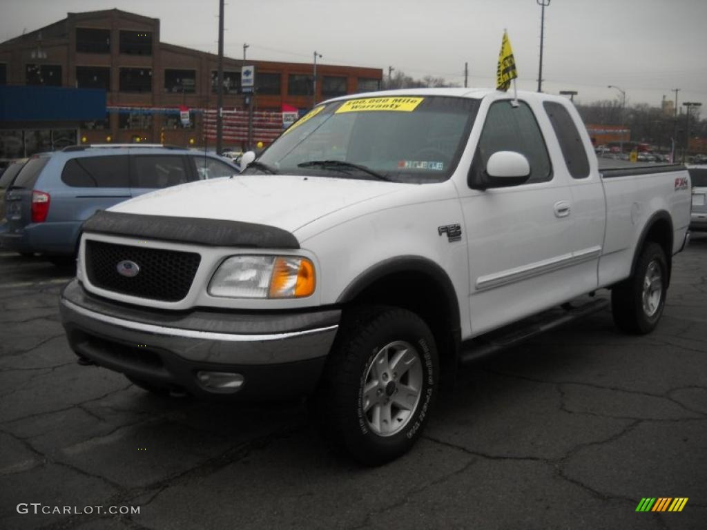 2002 F150 FX4 SuperCab 4x4 - Oxford White / Medium Graphite photo #17