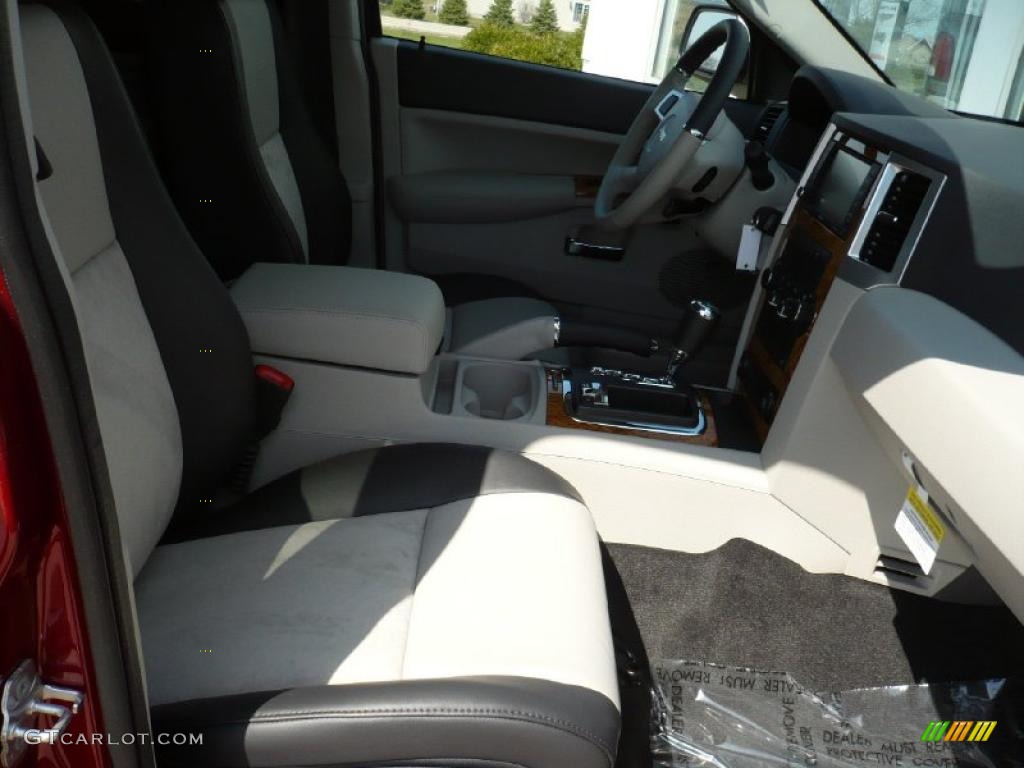 2010 Grand Cherokee Limited 4x4 - Inferno Red Crystal Pearl / Dark Slate Gray/Light Graystone photo #8