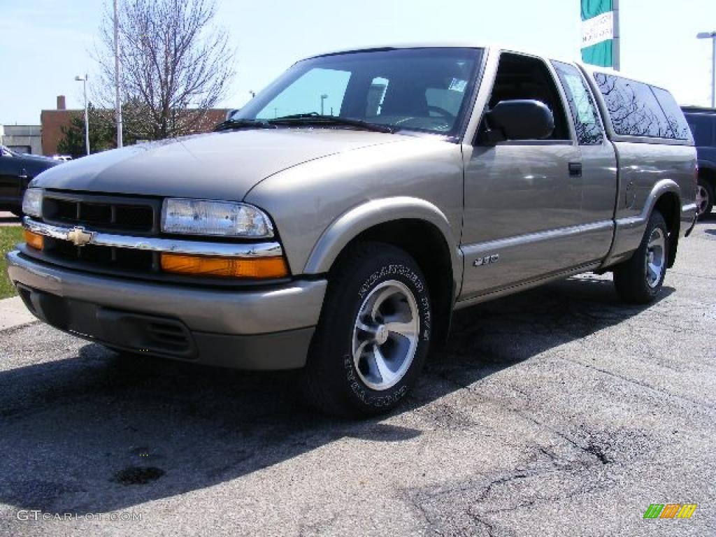 2000 S10 LS Extended Cab - Light Pewter Metallic / Medium Gray photo #1