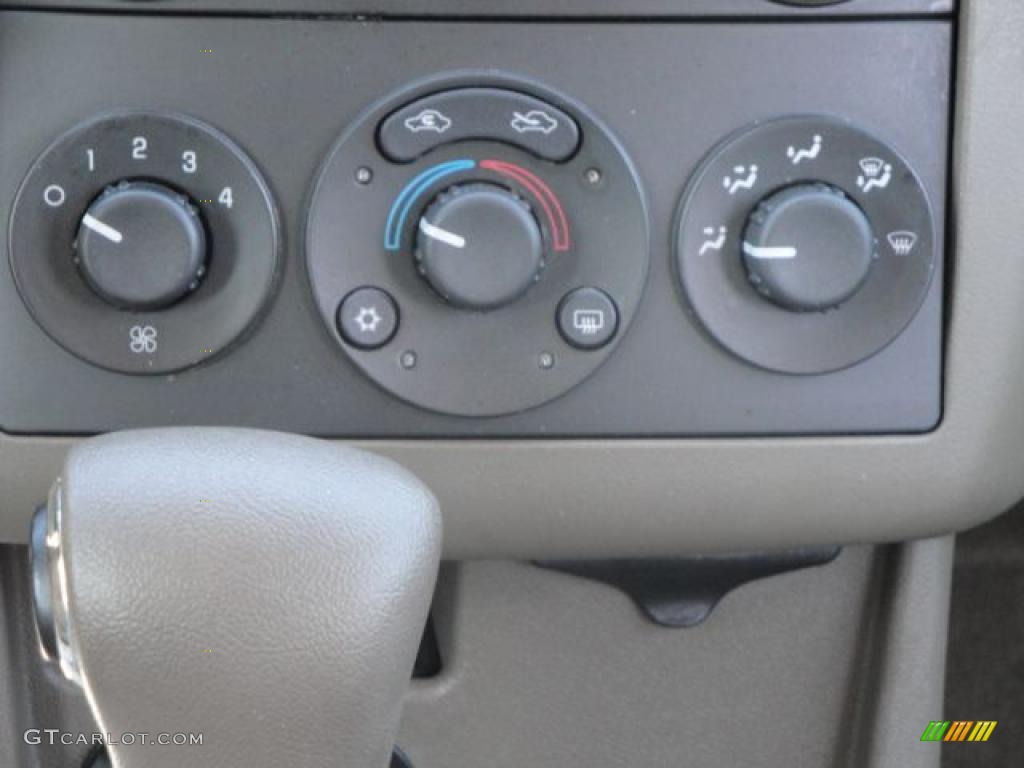2004 Malibu Maxx LS Wagon - Sport Red Metallic / Neutral photo #20