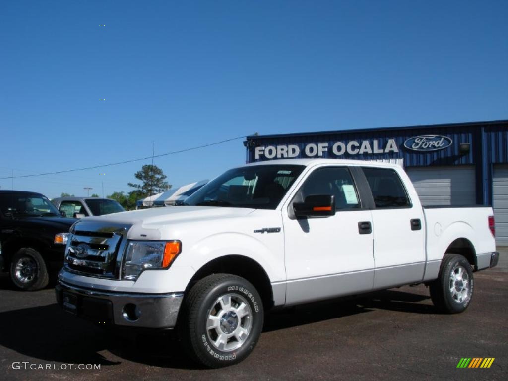 2010 F150 XLT SuperCrew - Oxford White / Medium Stone photo #1