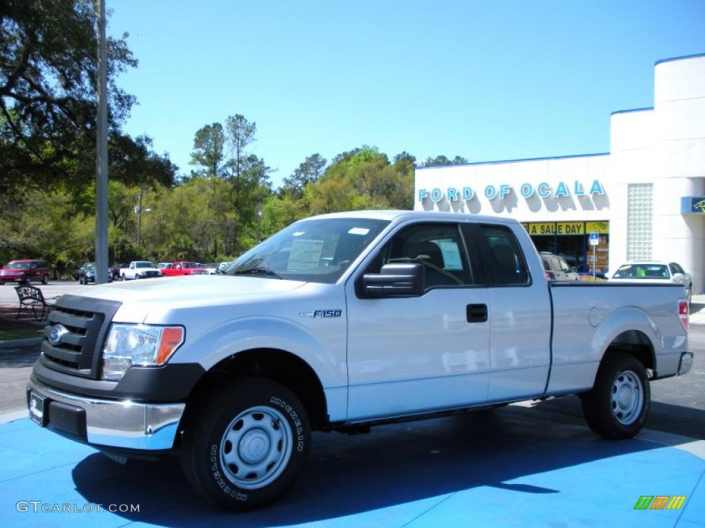 2010 F150 XL SuperCab - Ingot Silver Metallic / Medium Stone photo #1