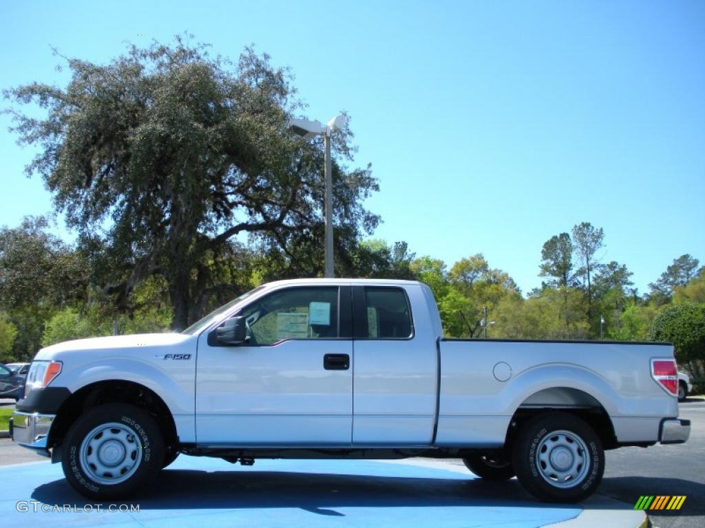 2010 F150 XL SuperCab - Ingot Silver Metallic / Medium Stone photo #2