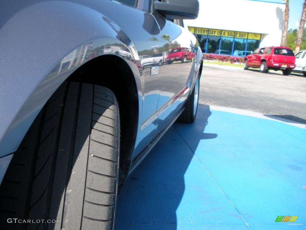 2007 Mustang V6 Premium Coupe - Tungsten Grey Metallic / Dark Charcoal photo #10