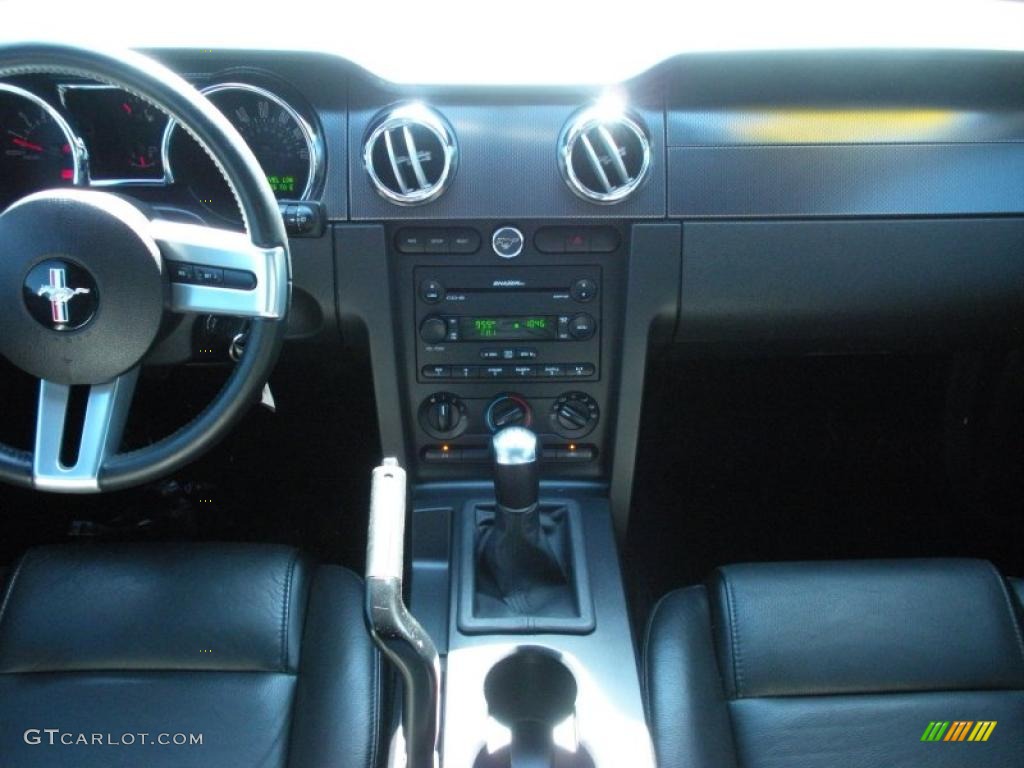 2007 Mustang V6 Premium Coupe - Tungsten Grey Metallic / Dark Charcoal photo #17