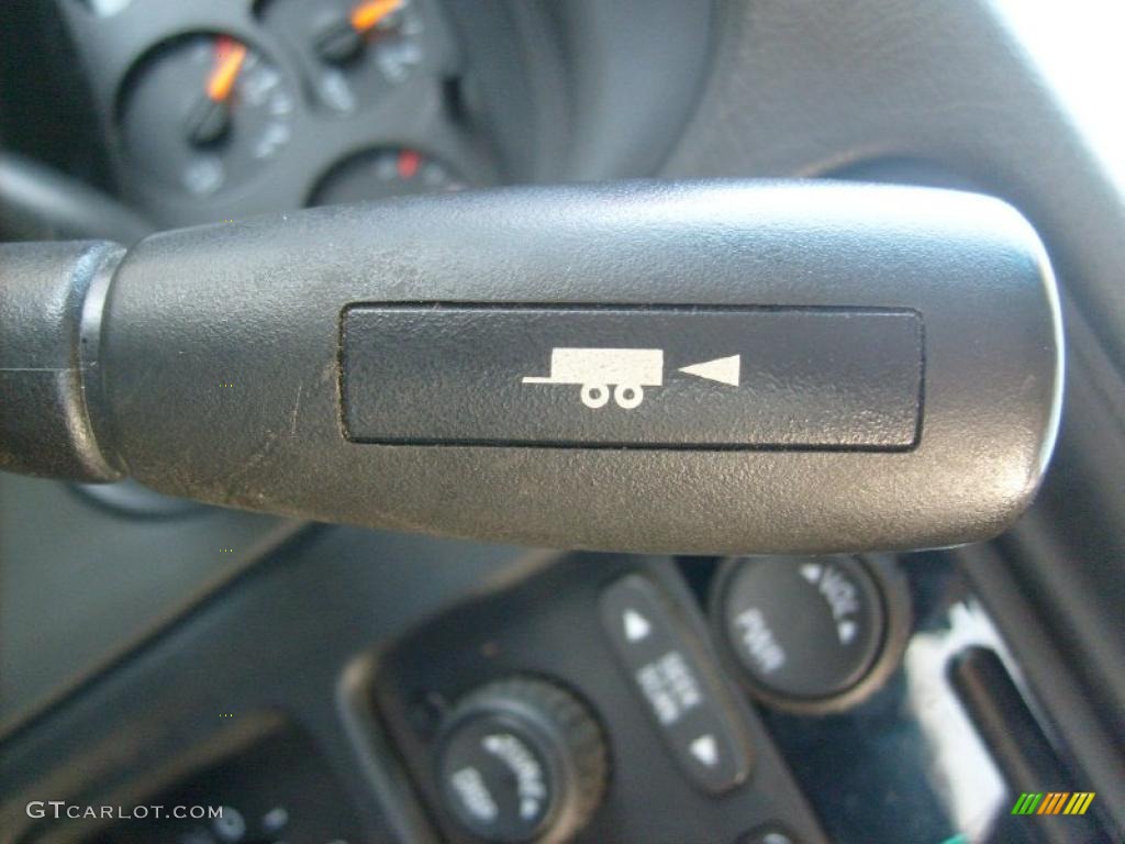 2003 Silverado 1500 LS Regular Cab - Light Pewter Metallic / Dark Charcoal photo #23