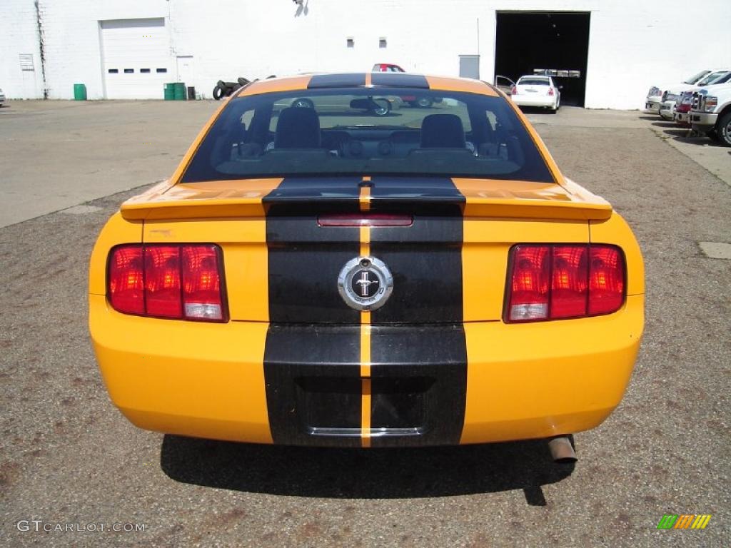 2007 Mustang V6 Premium Coupe - Grabber Orange / Dark Charcoal photo #4