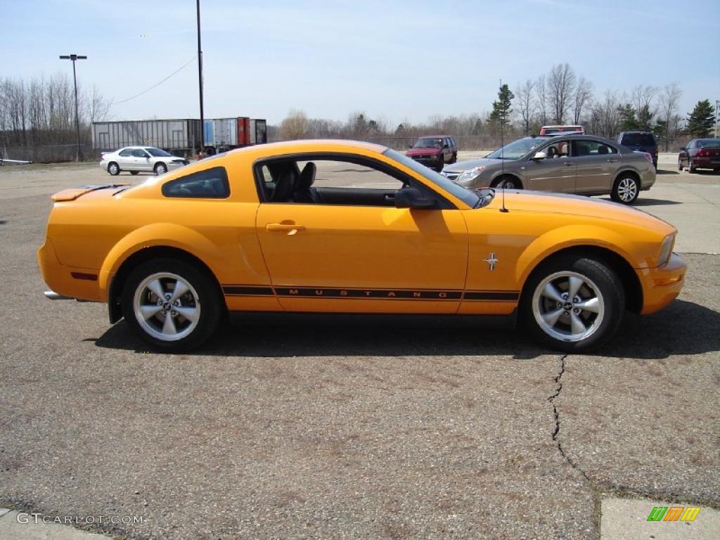 2007 Mustang V6 Premium Coupe - Grabber Orange / Dark Charcoal photo #6