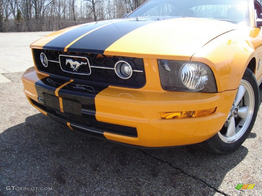 2007 Mustang V6 Premium Coupe - Grabber Orange / Dark Charcoal photo #9