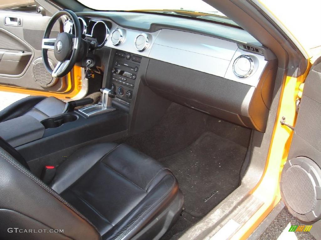 2007 Mustang V6 Premium Coupe - Grabber Orange / Dark Charcoal photo #17