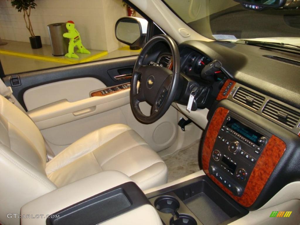 2007 Tahoe LT 4x4 - Summit White / Light Cashmere/Ebony photo #16