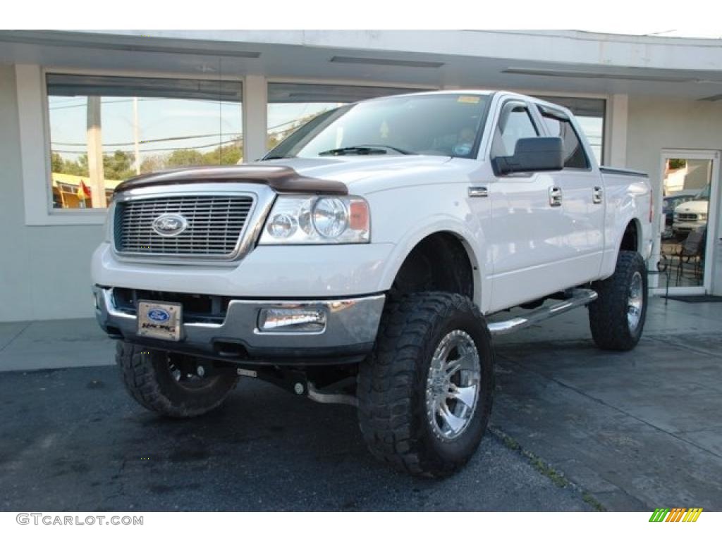 2004 F150 Lariat SuperCrew 4x4 - Oxford White / Tan photo #2
