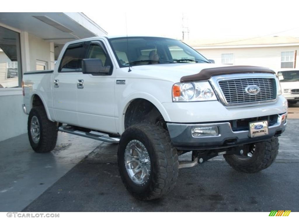 2004 F150 Lariat SuperCrew 4x4 - Oxford White / Tan photo #4