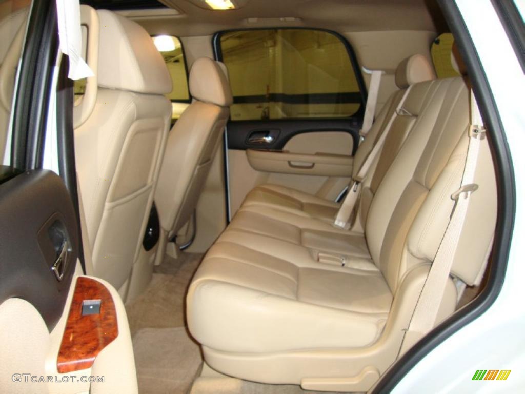 2007 Tahoe LT 4x4 - Summit White / Light Cashmere/Ebony photo #20
