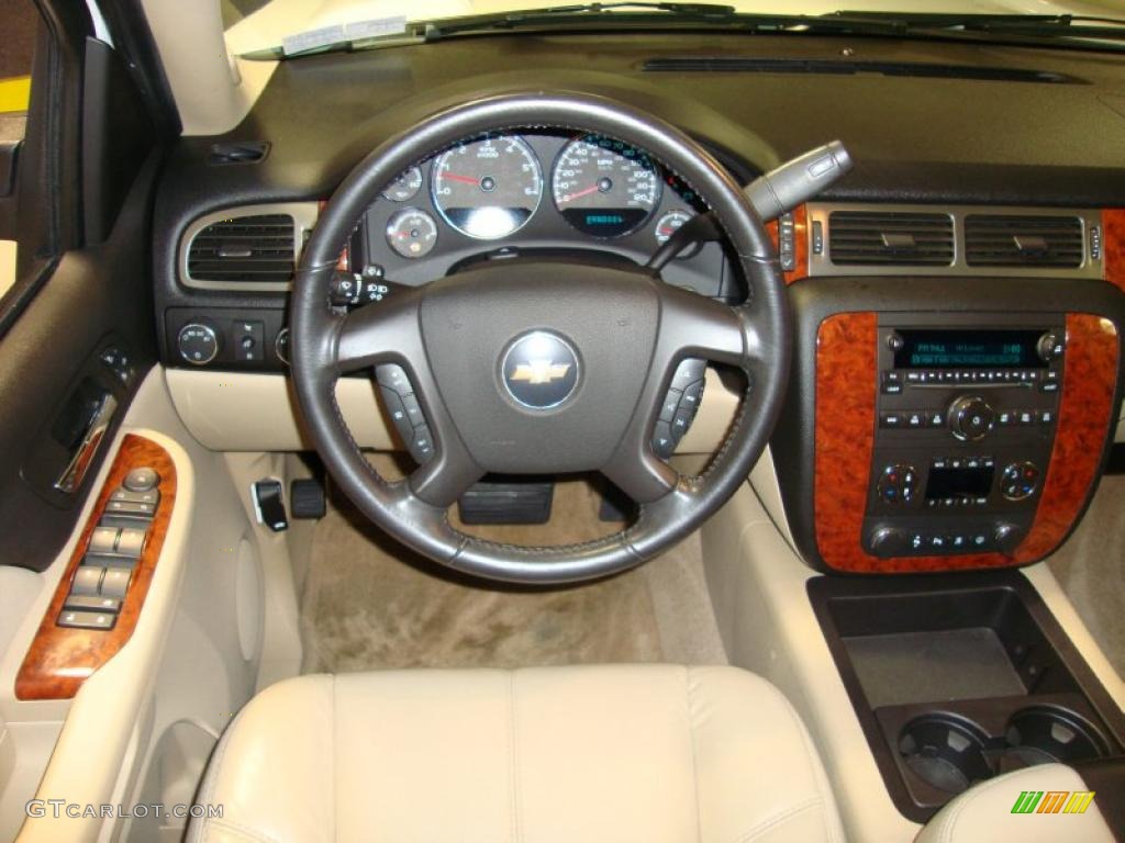 2007 Tahoe LT 4x4 - Summit White / Light Cashmere/Ebony photo #24