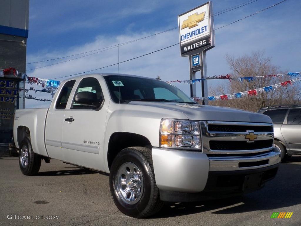 2010 Silverado 1500 LS Extended Cab 4x4 - Sheer Silver Metallic / Dark Titanium photo #3