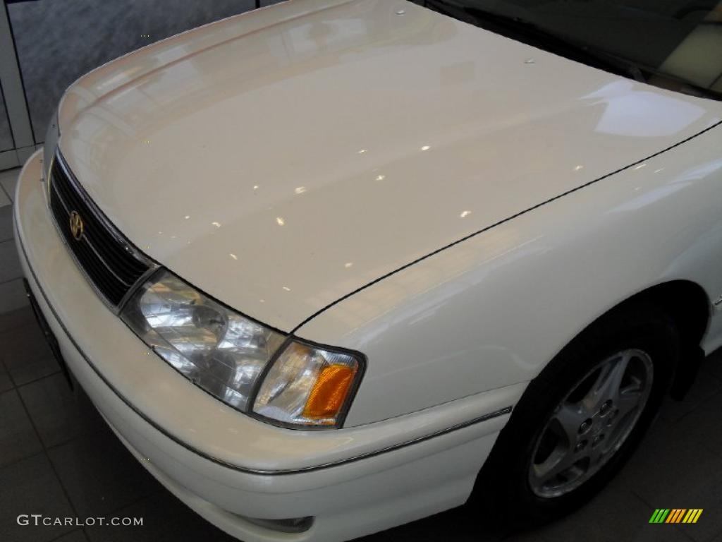 1999 Avalon XLS - White Diamond Pearl / Ivory photo #2