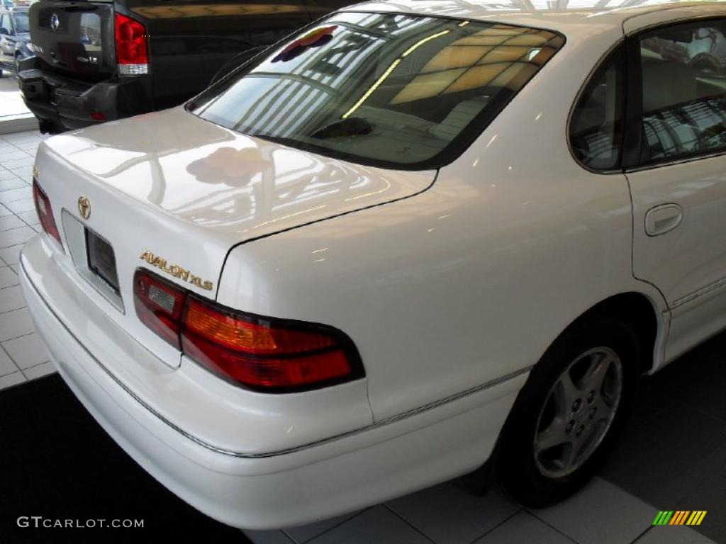 1999 Avalon XLS - White Diamond Pearl / Ivory photo #9