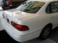 1999 White Diamond Pearl Toyota Avalon XLS  photo #9