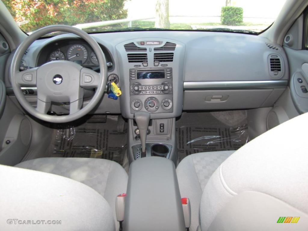 2005 Malibu Maxx LS Wagon - White / Gray photo #13