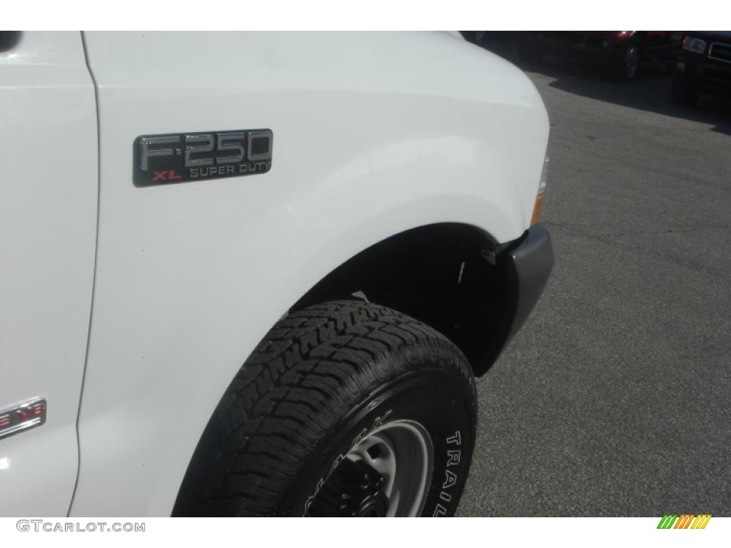 2004 F250 Super Duty XL Regular Cab 4x4 - Oxford White / Medium Flint photo #10