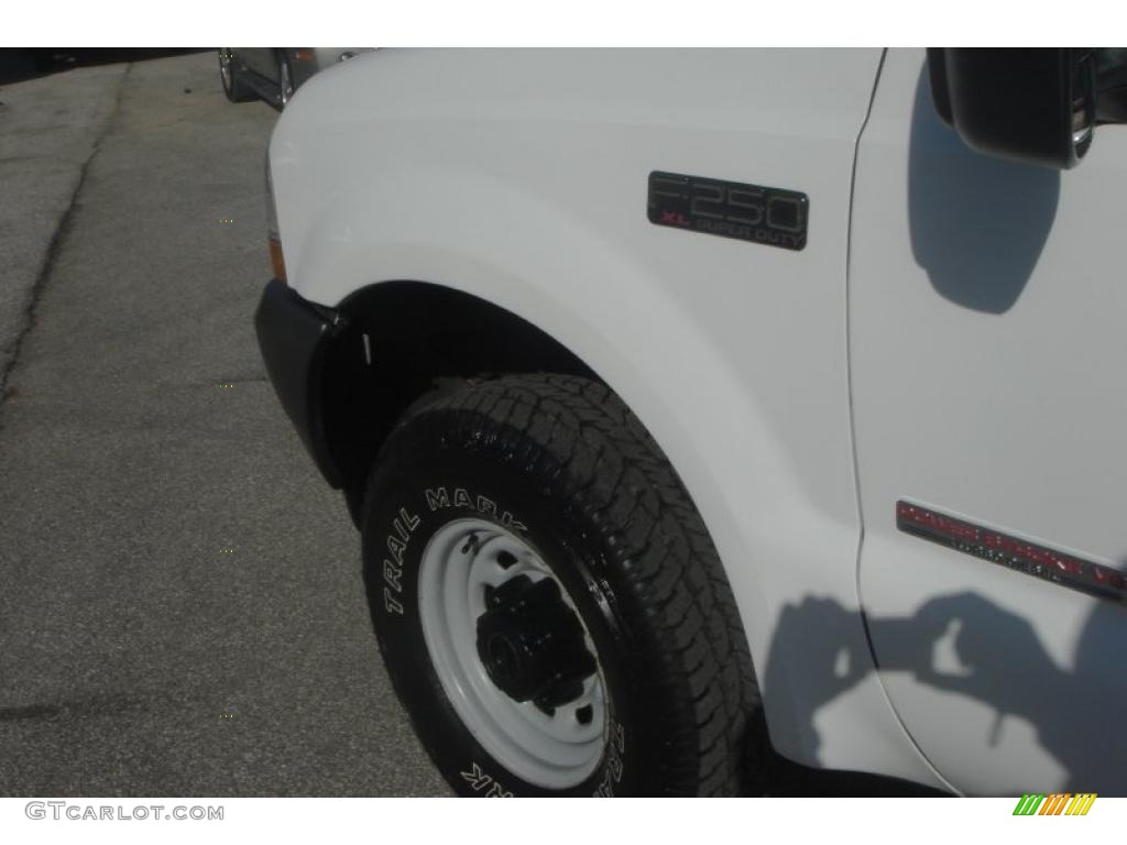 2004 F250 Super Duty XL Regular Cab 4x4 - Oxford White / Medium Flint photo #17