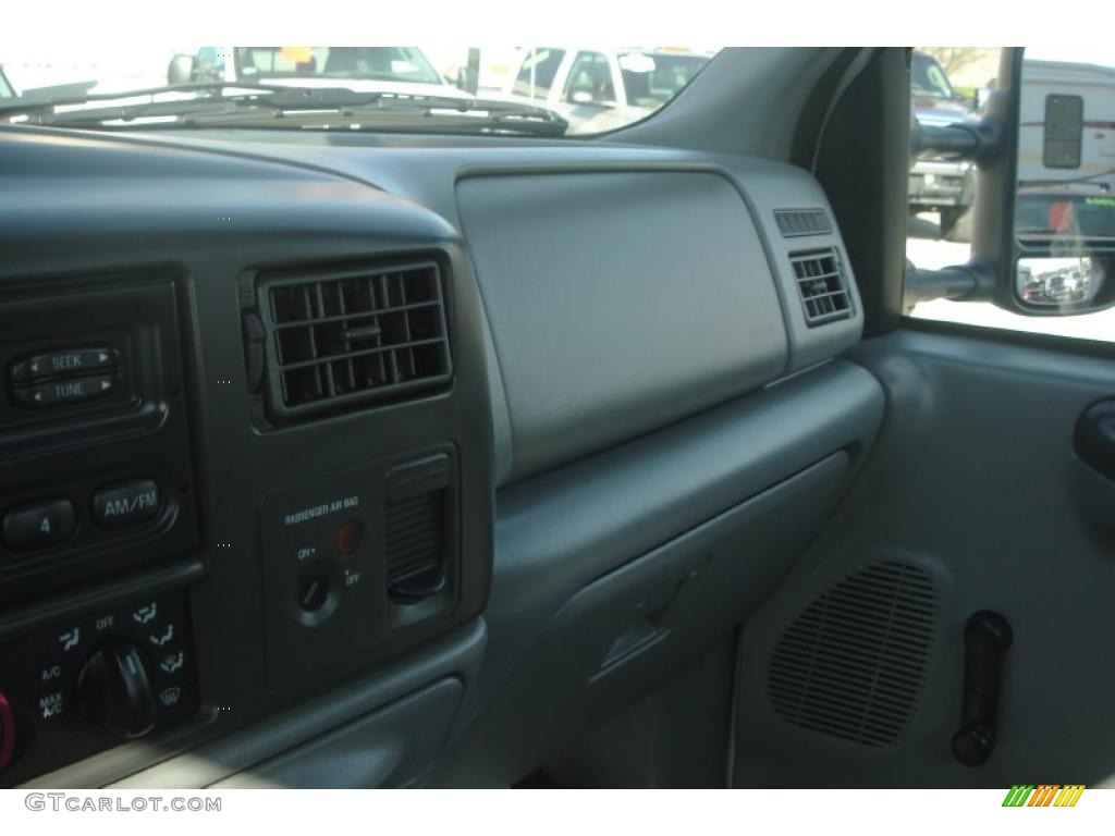 2004 F250 Super Duty XL Regular Cab 4x4 - Oxford White / Medium Flint photo #27