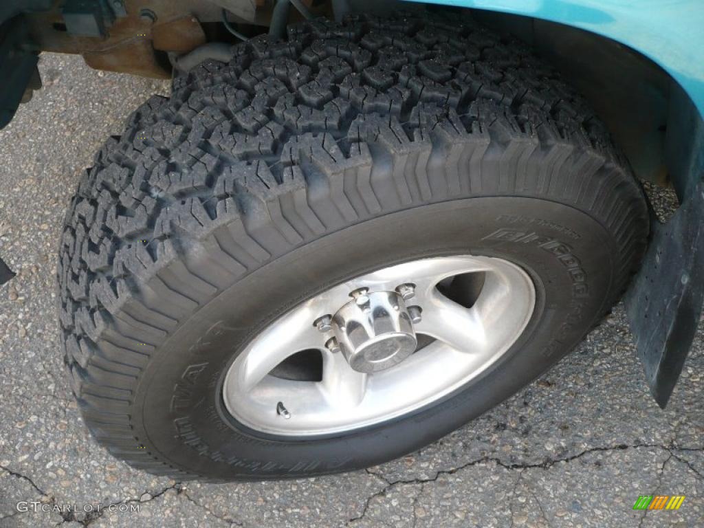 1995 Sierra 1500 SL Regular Cab 4x4 - Bright Teal Metallic / Beige photo #16