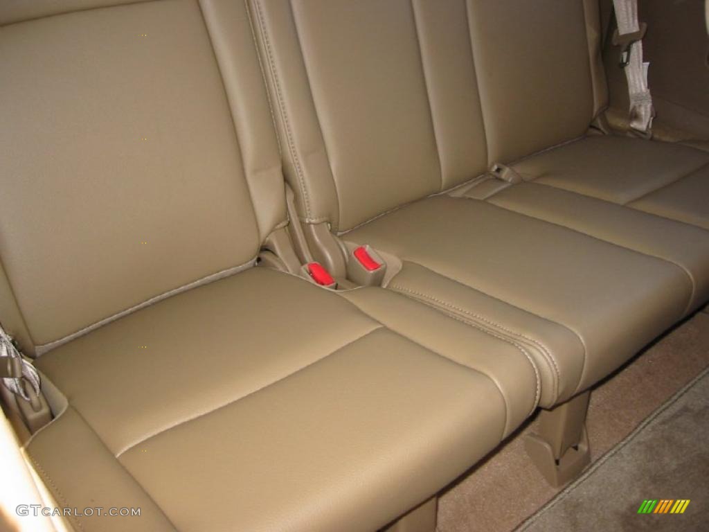 2007 Pilot EX-L - Taffeta White / Saddle photo #21