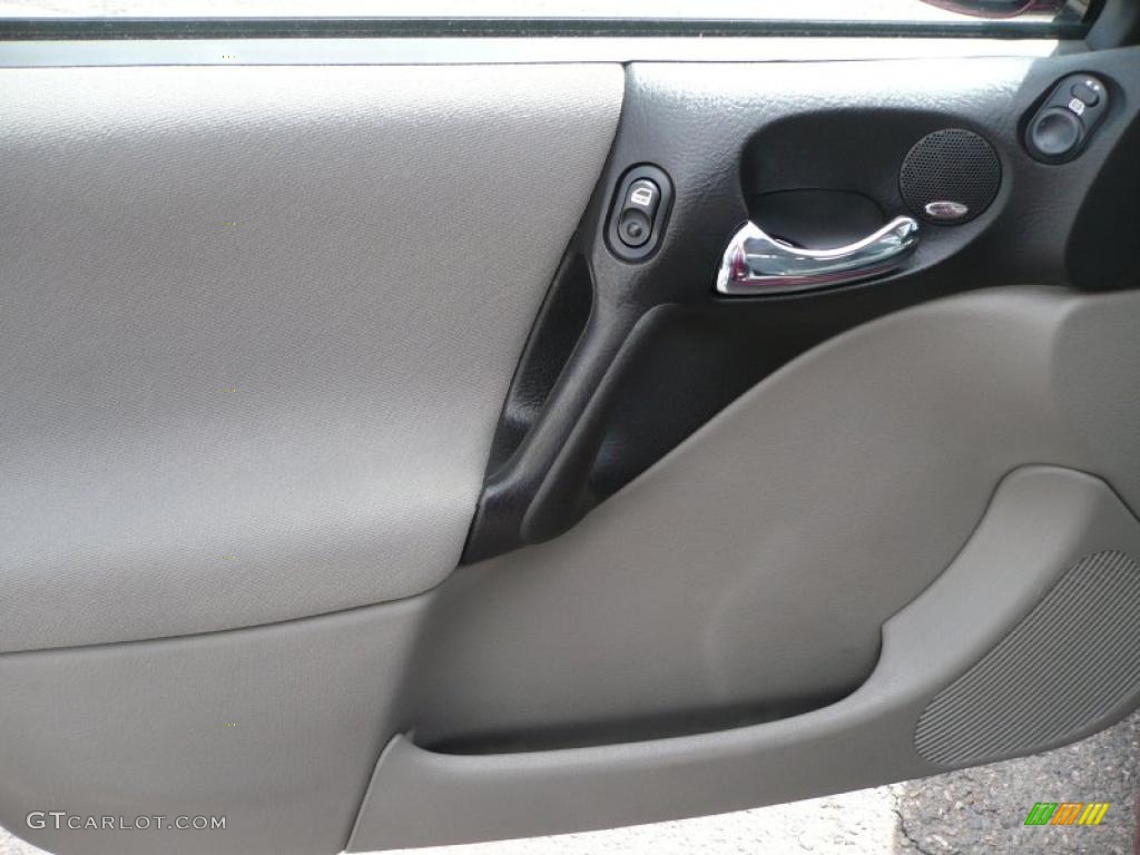 2005 L Series L300 Sedan - Berry Red / Grey photo #7