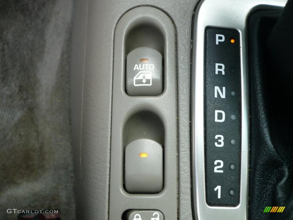 2005 L Series L300 Sedan - Berry Red / Grey photo #23