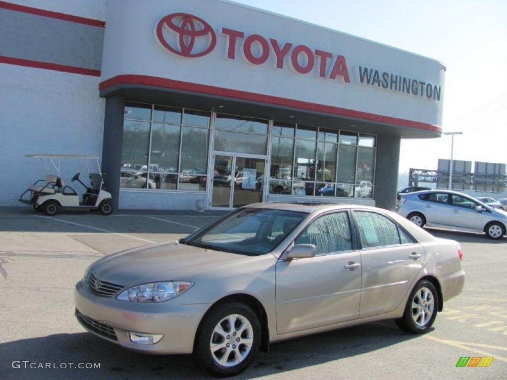 2005 Camry XLE - Desert Sand Mica / Taupe photo #1