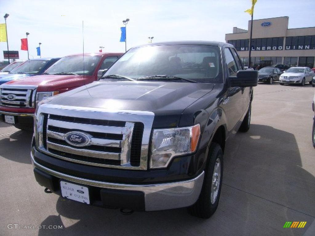 2010 F150 XLT SuperCab 4x4 - Tuxedo Black / Medium Stone photo #5