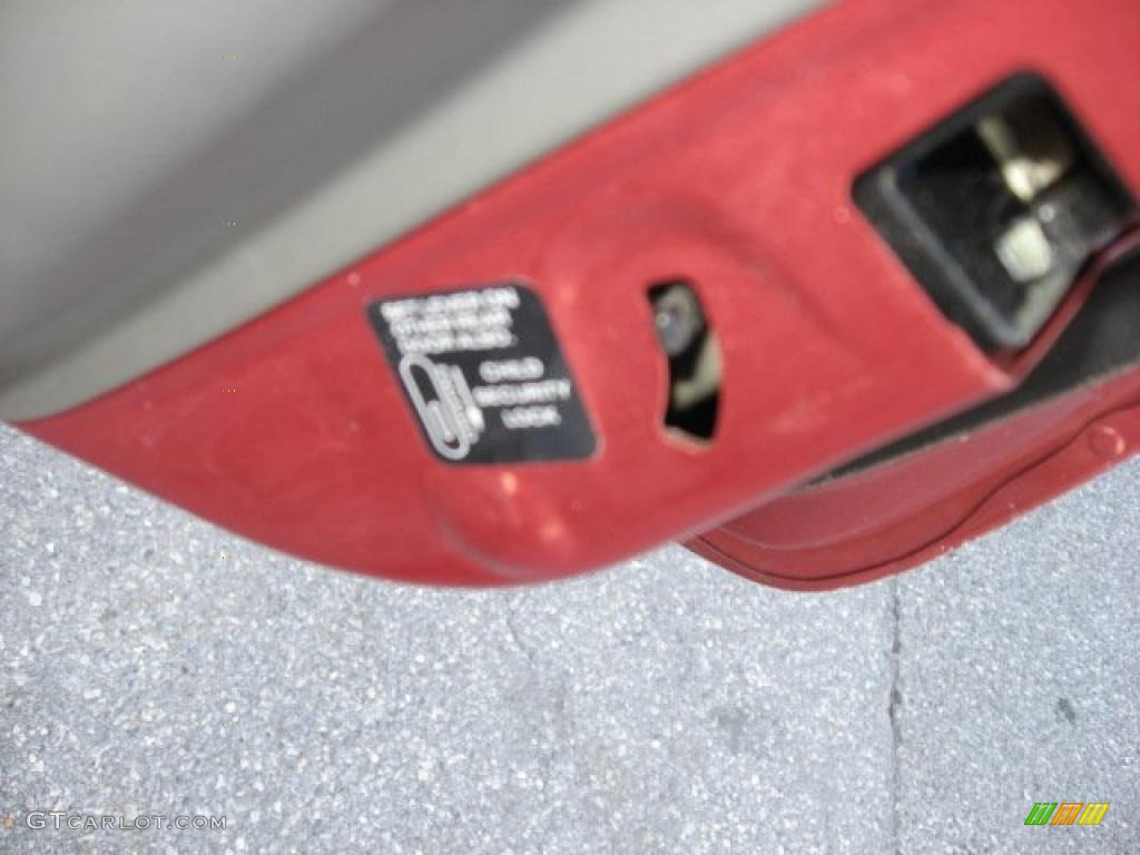 2001 Tracker Hardtop 4WD - Sunset Red Metallic / Medium Gray photo #34