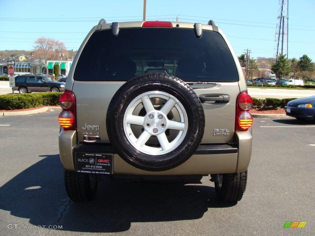 2006 Liberty Limited 4x4 - Light Khaki Metallic / Khaki photo #9