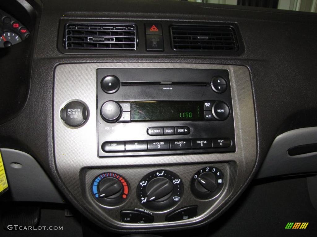 2007 Focus ZX4 SES Sedan - Dark Toreador Red Metallic / Charcoal/Light Flint photo #11