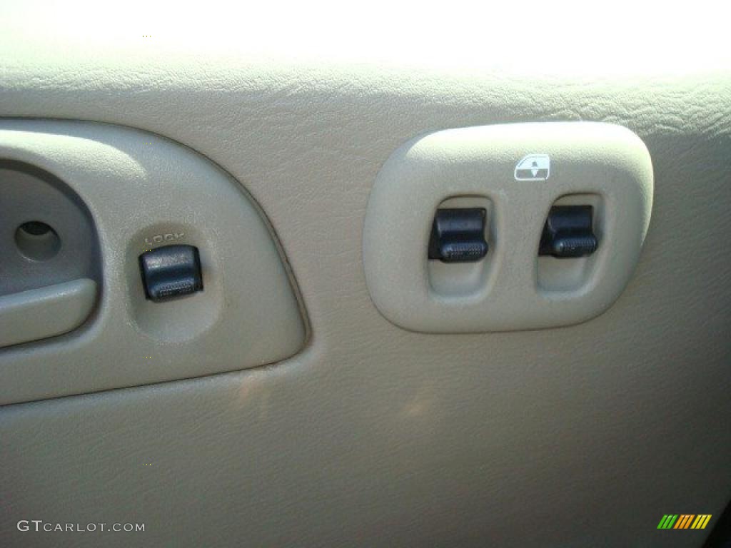 2004 Grand Caravan SE - Deep Molten Red Pearl / Khaki photo #16