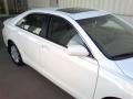 Super White - Camry XLE V6 Photo No. 21