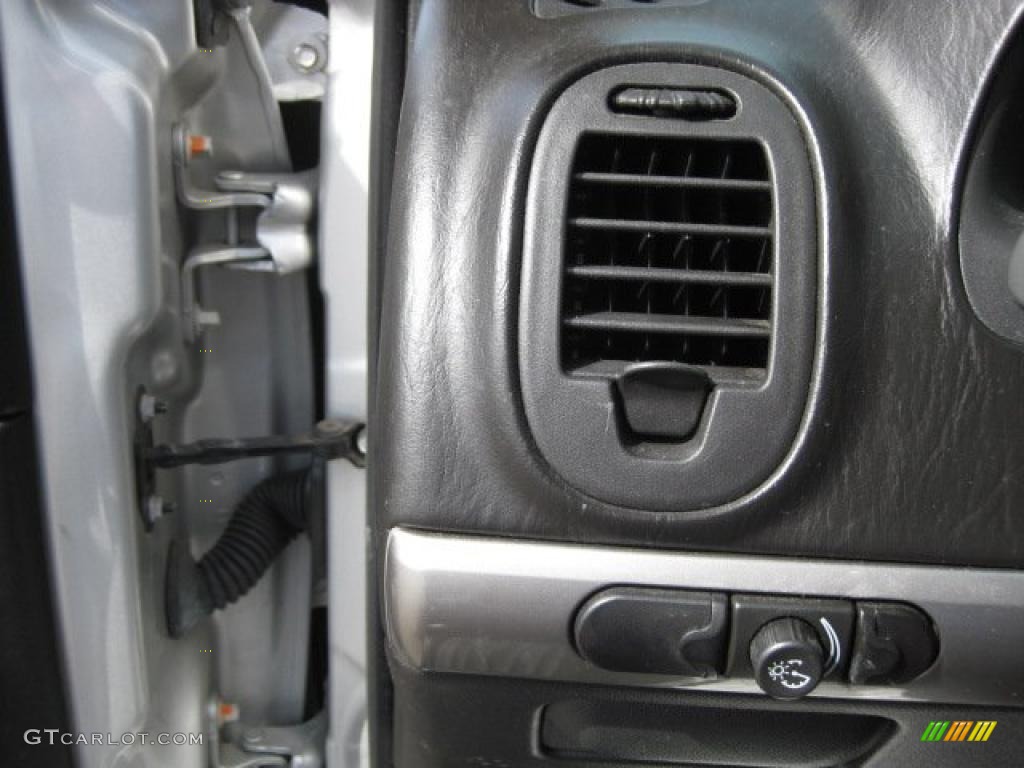 2006 Malibu Maxx LT Wagon - Silverstone Metallic / Ebony Black photo #24