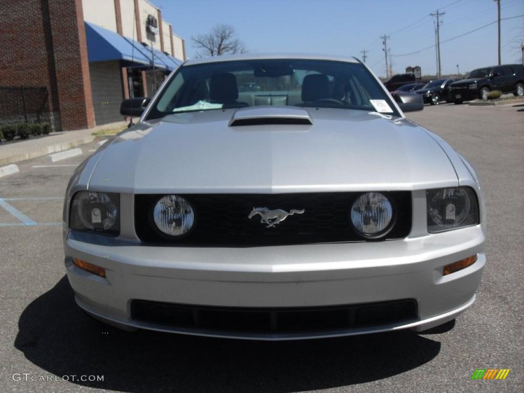 2009 Mustang GT Premium Coupe - Brilliant Silver Metallic / Light Graphite photo #4