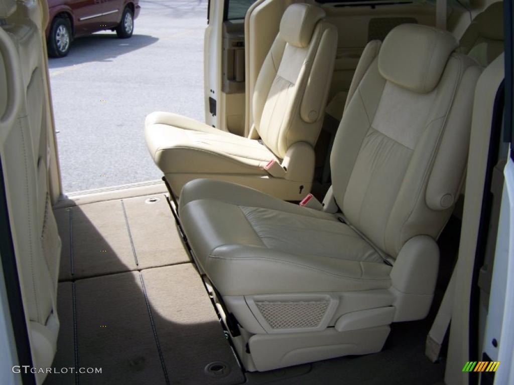 2008 Stone White Chrysler Town Amp Country Limited 27919630