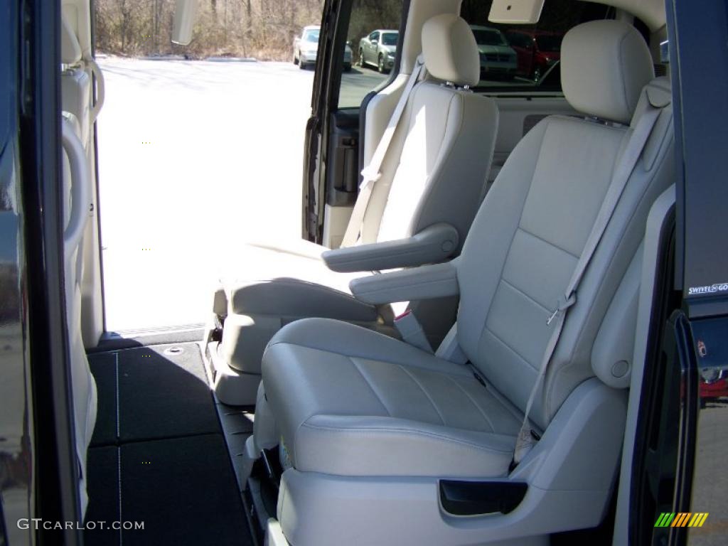 2008 Grand Caravan SXT - Brilliant Black Crystal Pearl / Medium Slate Gray/Light Shale photo #12