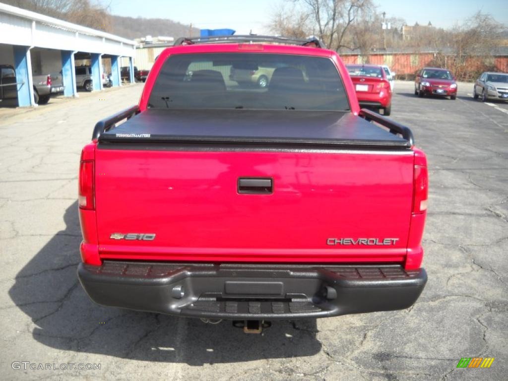 2003 S10 LS ZR5 Crew Cab 4x4 - Victory Red / Graphite photo #3
