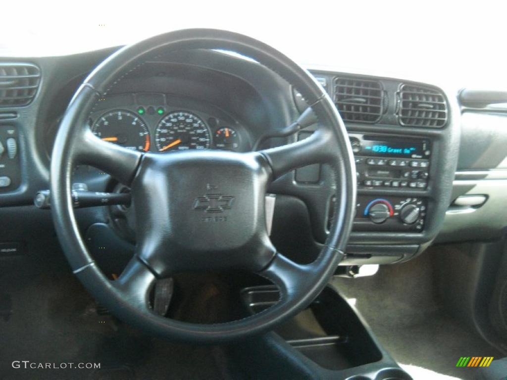 2003 S10 LS ZR5 Crew Cab 4x4 - Victory Red / Graphite photo #11