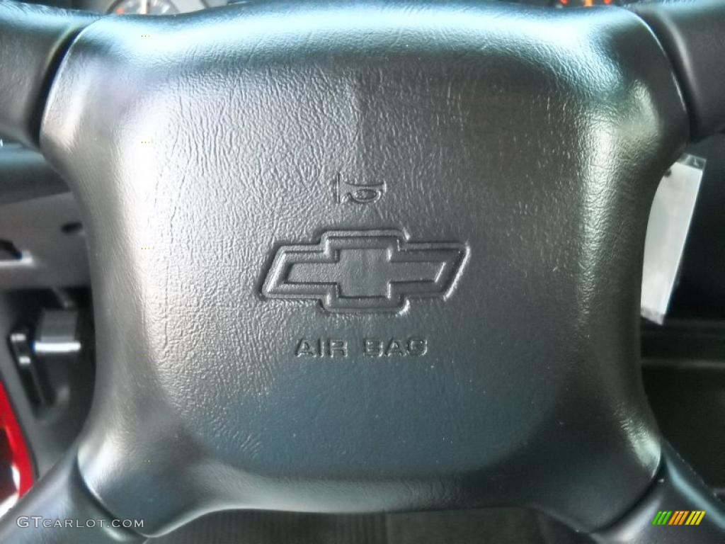 2003 S10 LS ZR5 Crew Cab 4x4 - Victory Red / Graphite photo #24