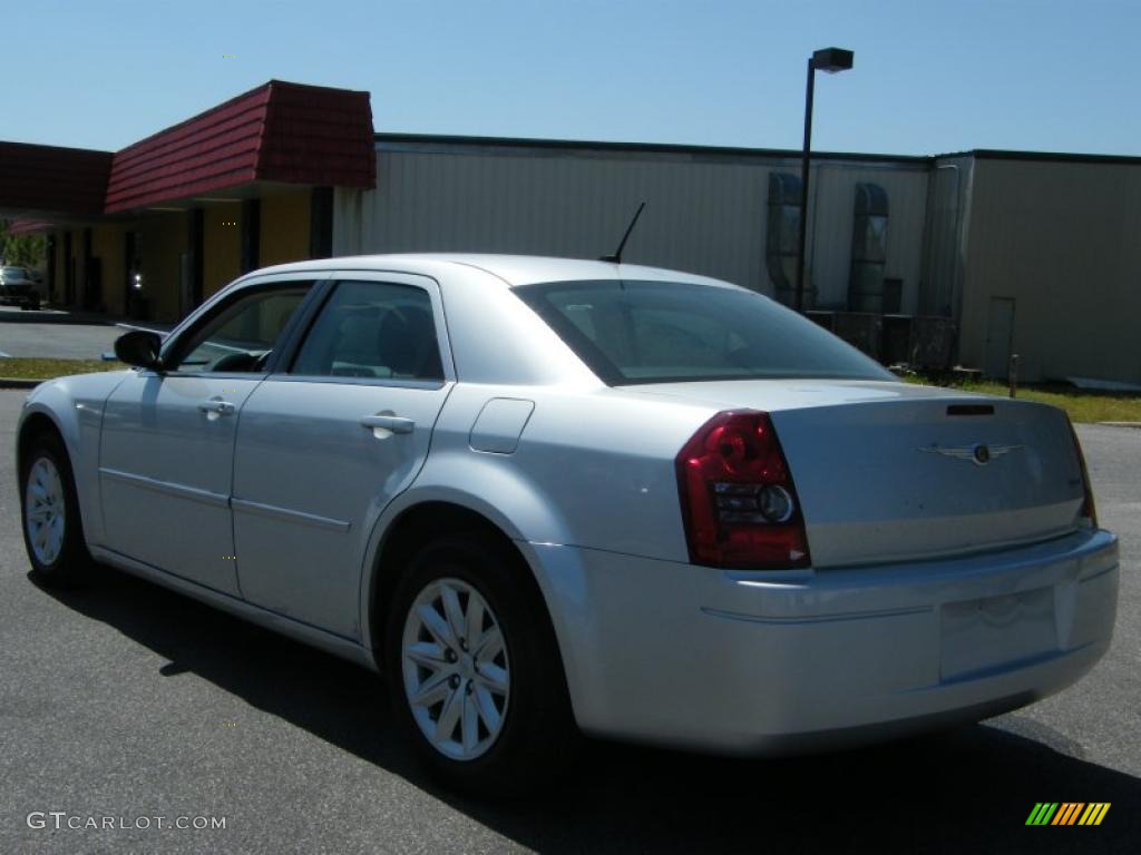 2008 300 LX - Bright Silver Metallic / Dark Slate Gray photo #3