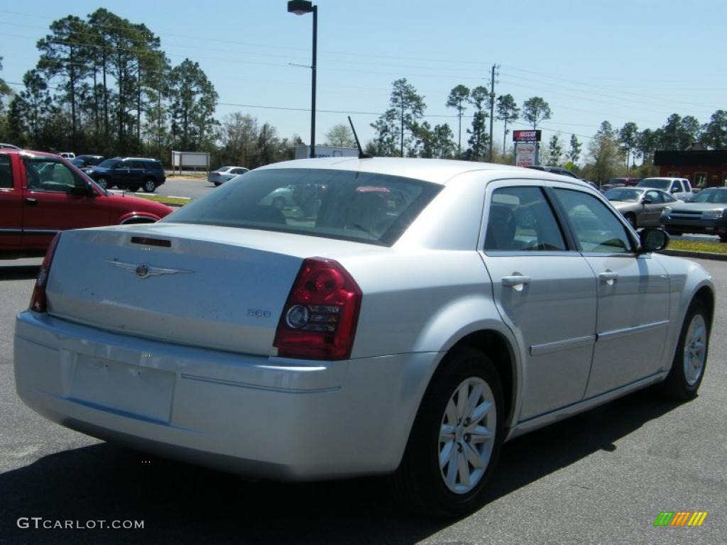 2008 300 LX - Bright Silver Metallic / Dark Slate Gray photo #5