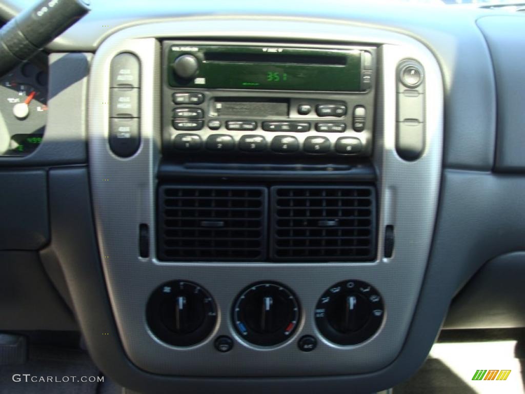 2004 Explorer XLT 4x4 - Black / Gray photo #24